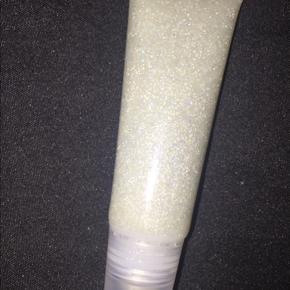 Homemade Vegan Lip Gloss - Picture 4 of 5